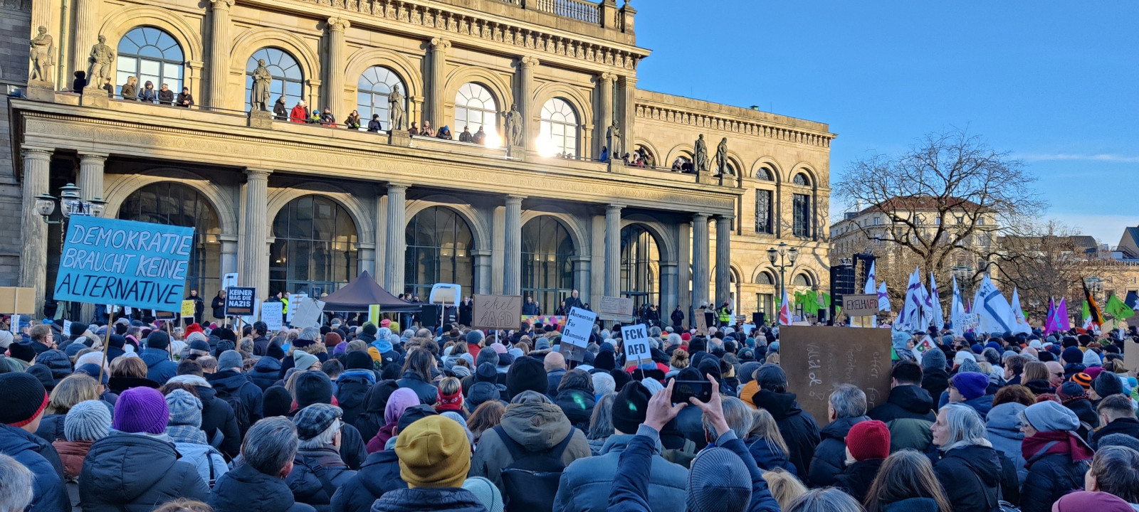 Bild einer Demo in Hannover gegen Feinde der Demokratie.