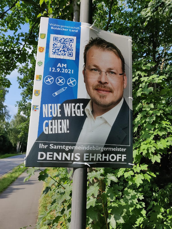 Wahlplakat zur Kommunalwahl 2021 mit Bewerber Dennis Ehrhoff als Samtgemeindebürgermeister.
